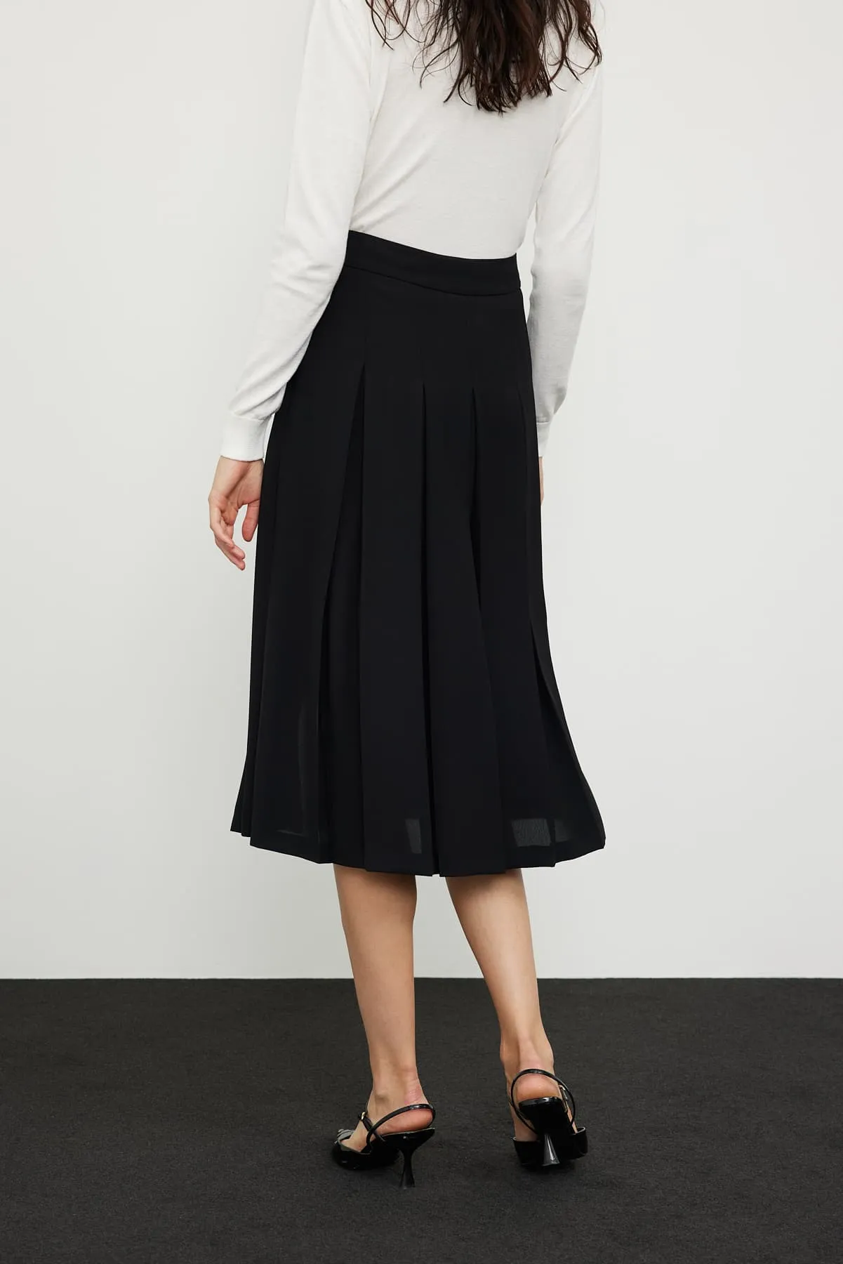 Roman Pleated Slit Details Skirt Black